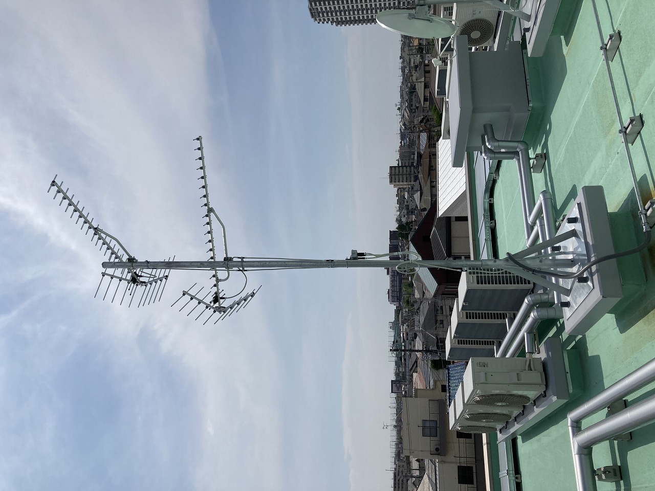 TV共聴設備のアンテナ工事を完了致しました。